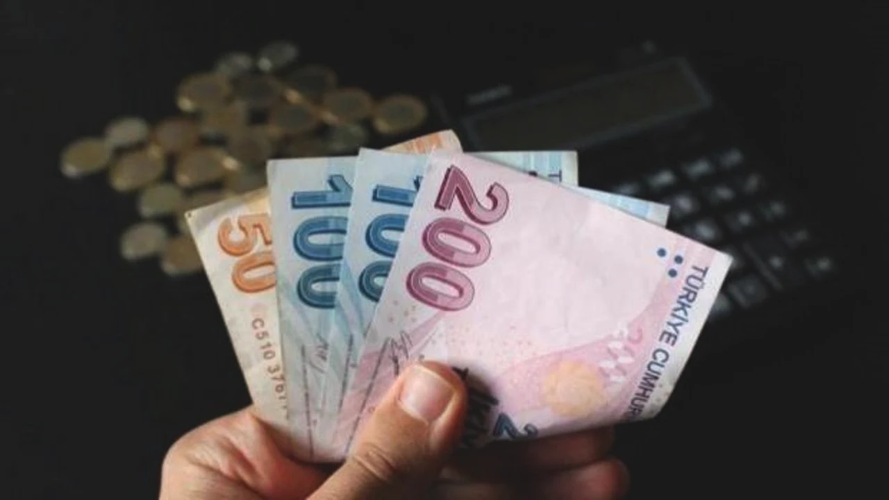 Memur ve Emekliye Ocak 2027 Zammı İçin 4 Senaryo Hazır! En Düşük Memur Maaşı 76 Bin Liraya Çıkabilir: İşte Tablo