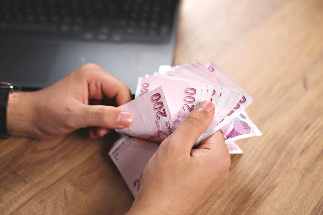 Kıdem Tazminatı Tavanı 73.729 TL'ye Yükseldi! İşten Ayrılacaklar Dikkat: Yıl Başına Alınabilecek En Yüksek Tutar ve Örnek Hesaplar