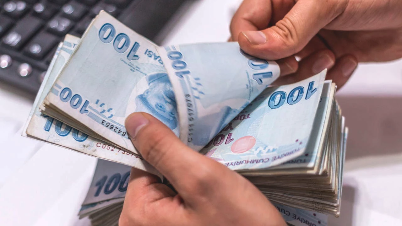 Kıdem Tazminatı Tavanı 73.729 TL'ye Yükseldi! İşten Ayrılacaklar Dikkat: Yıl Başına Alınabilecek En Yüksek Tutar ve Örnek Hesaplar