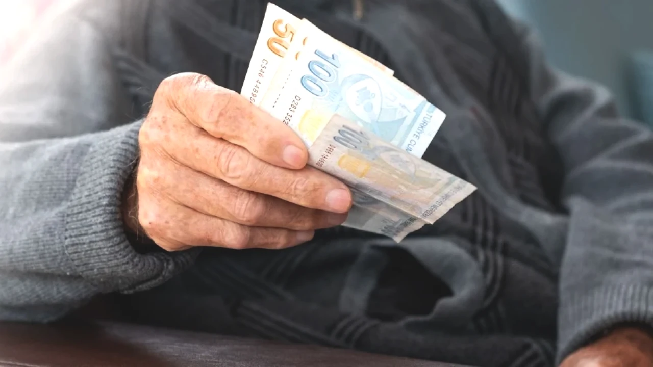 2000-2008 Girişlilere Kademeli Emeklilik Çıktı mı? İnternetteki Tablolara Dikkat: Meclis'teki Teklifte 9 Bin Gün 7.200'e İniyor