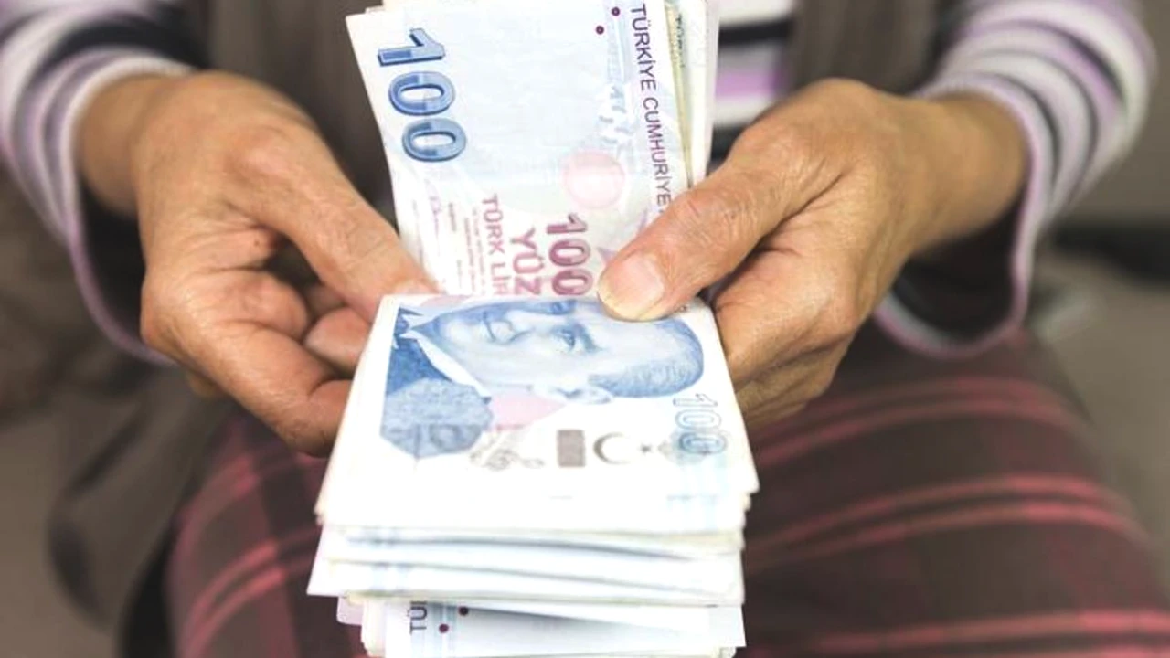 Halkbank'tan Emekliye 12 Bin TL'ye Varan Promosyon! Maaş Dilimine Göre Tablo Belli Oldu: Ölüm Aylığı Alanlara da 5 Bin TL