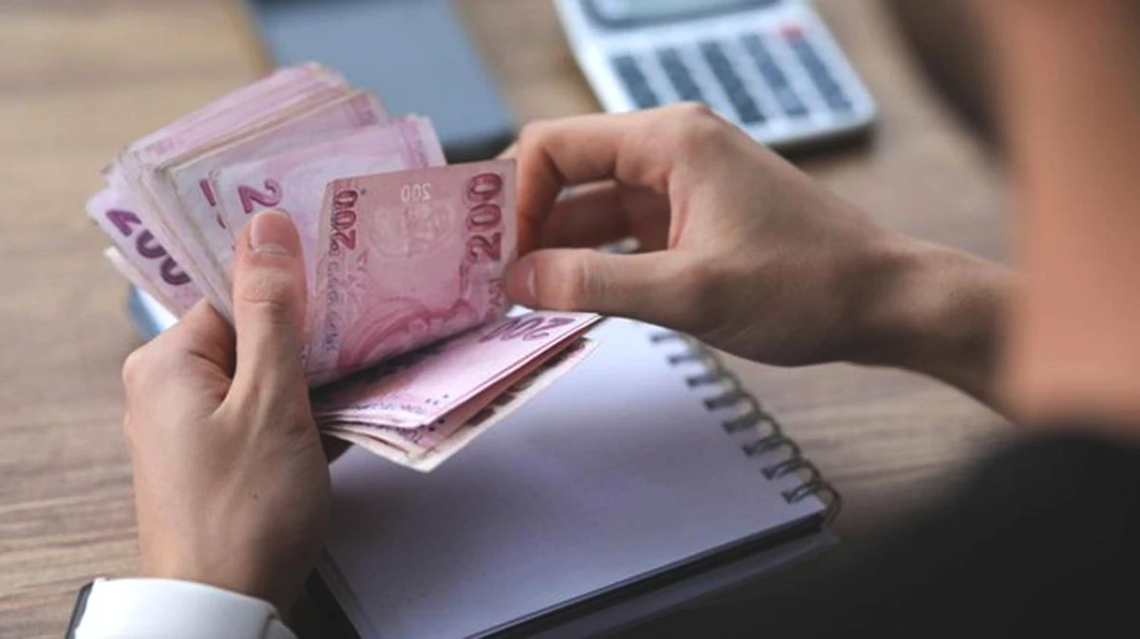 Öğretmenlere 8.665 TL Ödeme Hesaplara Yatıyor! Eğitime Hazırlık Ödeneği Hâlâ Gelmeyenler Ne Yapmalı? Yüzde 75 ve Yüzde 50 Alacaklar Belli