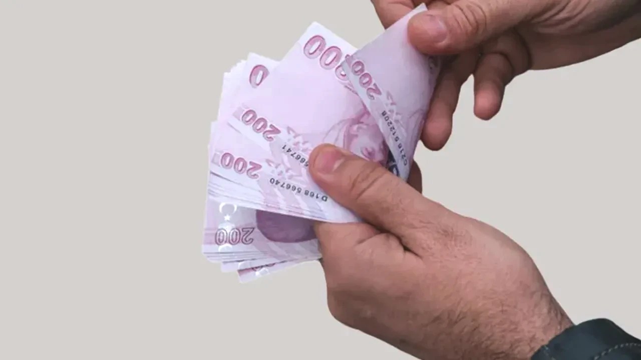Öğretmenlere 8.665 TL Ödeme Hesaplara Yatıyor! Eğitime Hazırlık Ödeneği Hâlâ Gelmeyenler Ne Yapmalı? Yüzde 75 ve Yüzde 50 Alacaklar Belli