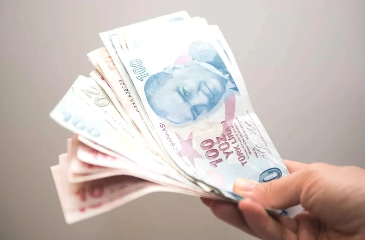 65 Yaş Aylığı 7.257 TL Oldu! Kimler Alabilir, Başvuru Nereye Yapılır?