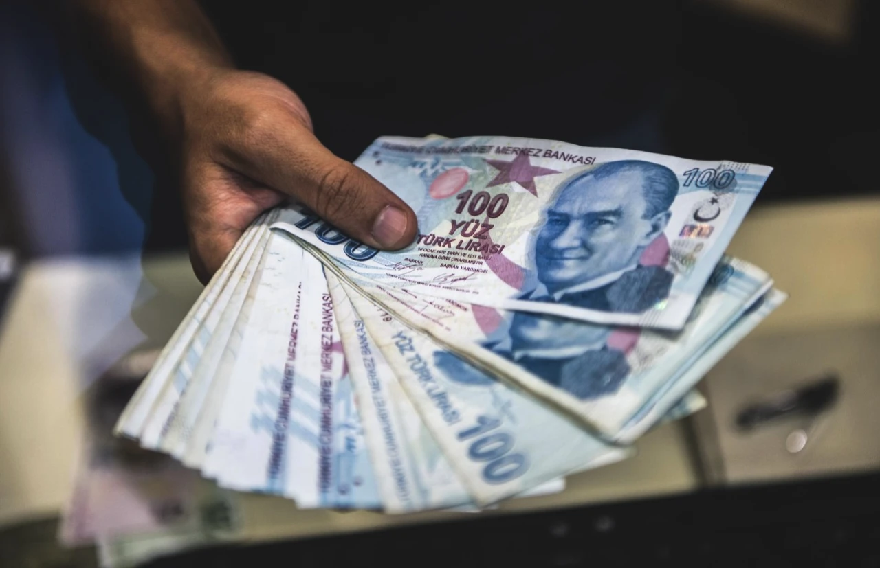 65 Yaş Aylığı 7.257 TL Oldu! Kimler Alabilir, Başvuru Nereye Yapılır?